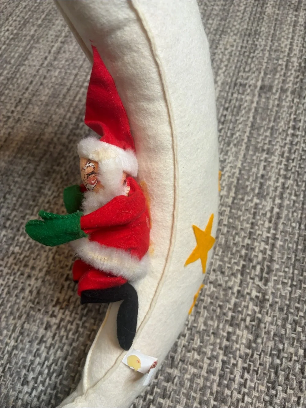 Annalee Cream Crescent Moon Wreath with Red and Green Santa 1981